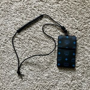 MCM LOGO PHONE CASE CROSSBODY. BLACK BLUE.